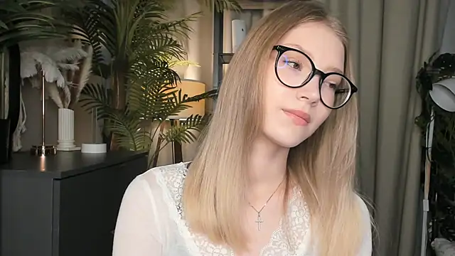 Snapshot of ChinBonnell chatting on November 2025 05:45:01 AM ChinBonnell online show from November 2025 05:45:01 AM