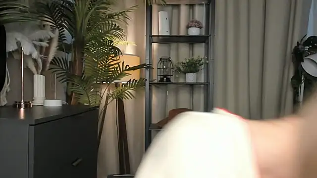 Snapshot of ChinBonnell chatting on November 2025 05:45:02 AM ChinBonnell online show from November 2025 05:45:02 AM