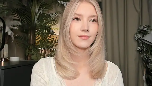 Snapshot of ChinBonnell chatting on December 2025 05:46:02 AM ChinBonnell online show from December 2025 05:46:02 AM