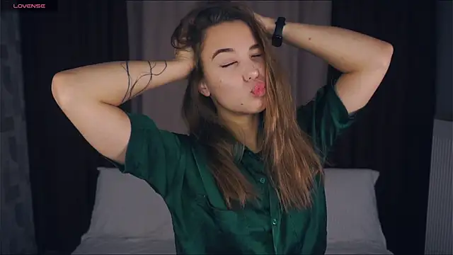 Snapshot of KayleenCurtis chatting on October 2025 05:18:02 AM KayleenCurtis online show from October 2025 05:18:02 AM