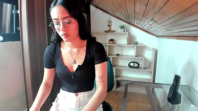 amy lennox online show from May 2026 01:17:01 PM