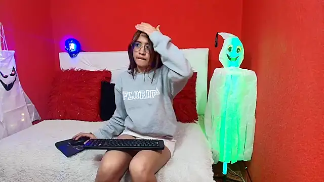 amy lennox online show from October 2025 01:20:01 PM