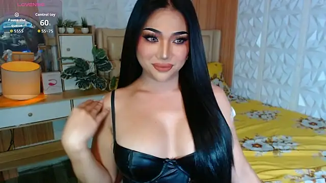 ValeriaHelaby online show from November 2025 04:00:02 PM