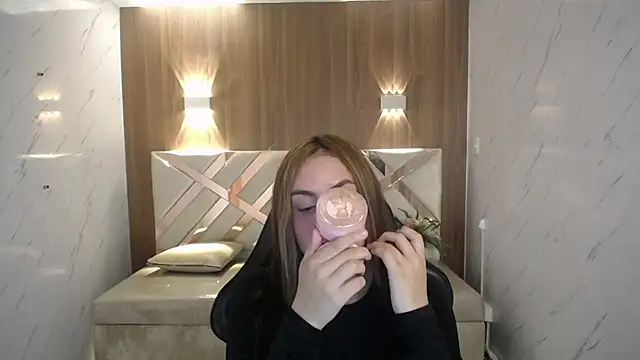 mia millan b online show from September 2025 08:15:02 PM