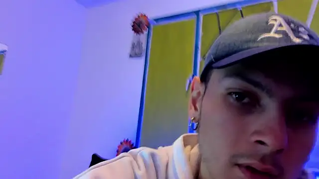 Snapshot of Dioniso_guy8 chatting on December 2025 08:36:02 PM Dioniso guy8 online show from December 2025 08:36:02 PM