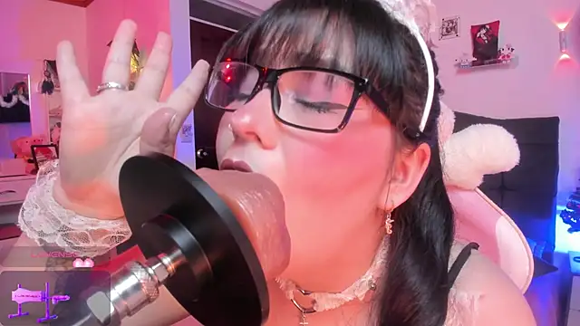 Fia   online show from November 2025 12:54:02 AM