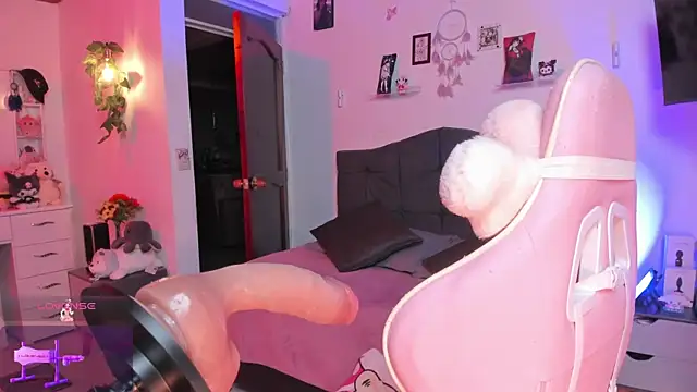 Fia   online show from February 2026 01:13:01 AM