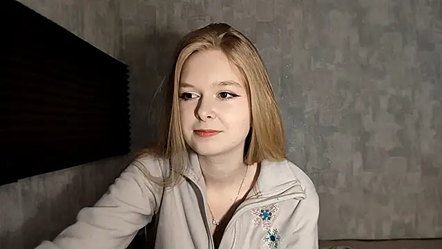 Snapshot of LiaVibes chatting on December 2025 07:10:01 AM LiaVibes online show from December 2025 07:10:01 AM