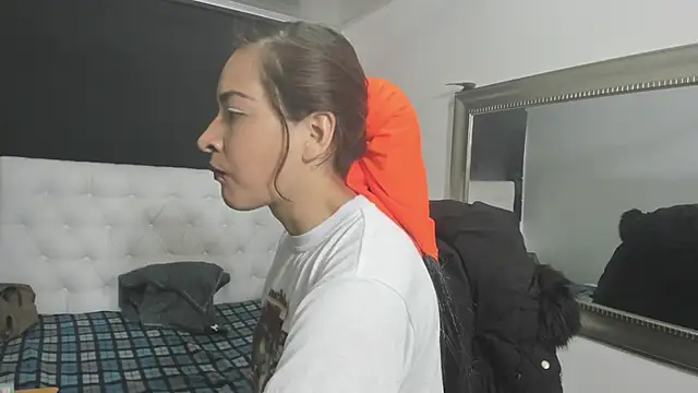 Snapshot of evelynesex chatting on October 2025 02:10:01 AM evelynesex online show from October 2025 02:10:01 AM