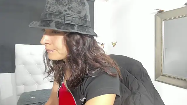 Snapshot of evelynesex chatting on September 2025 11:43:02 PM evelynesex online show from September 2025 11:43:02 PM