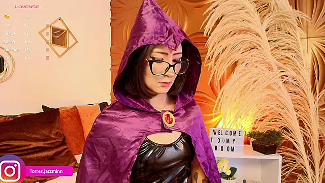 Jazmintorress online show from October 2025 01:23:01 PM