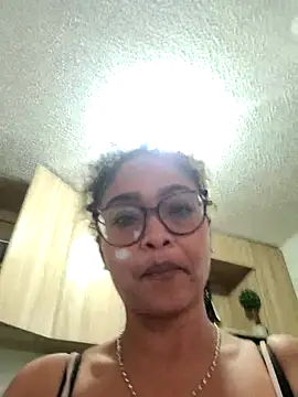 Snapshot of BiiancaEstradaa chatting on October 2025 10:11:01 PM BiiancaEstradaa online show from October 2025 10:11:01 PM