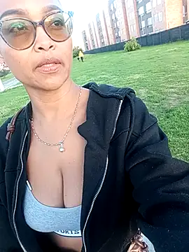 BiiancaEstradaa online show from April 2026 10:49:01 PM