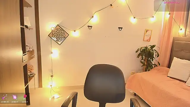 Snapshot of Seraphyne666 chatting on November 2025 07:30:02 PM Seraphyne666 online show from November 2025 07:30:02 PM