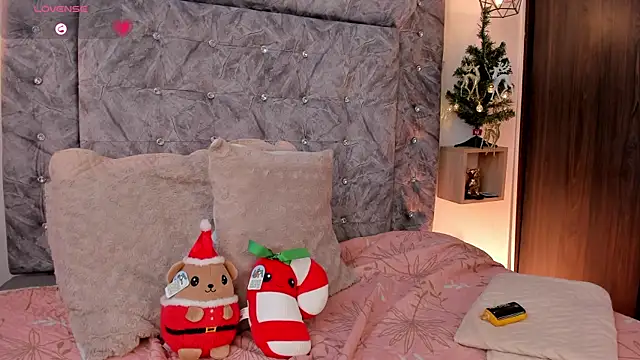 Snapshot of Seraphyne666 chatting on November 2025 07:24:02 PM Seraphyne666 online show from November 2025 07:24:02 PM