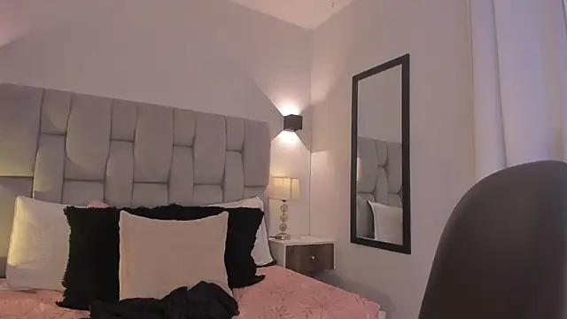 Seraphyne666 online show from April 2026 06:01:02 PM