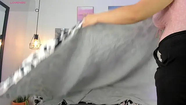 Snapshot of Seraphyne666 chatting on November 2025 07:25:01 PM Seraphyne666 online show from November 2025 07:25:01 PM