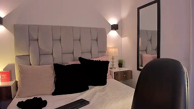 Seraphyne666 online show from March 2026 04:54:02 PM