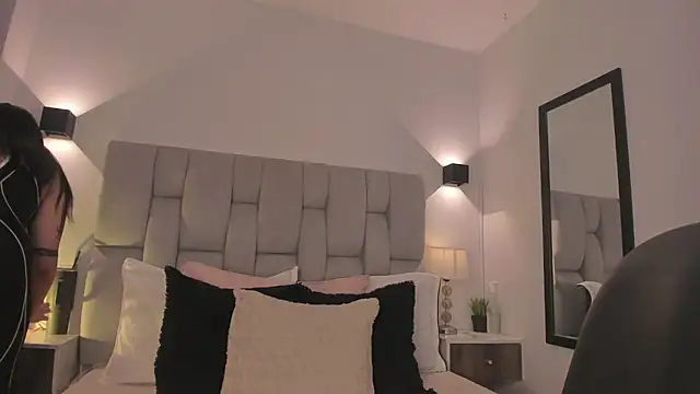 Seraphyne666 online show from April 2026 04:46:02 PM