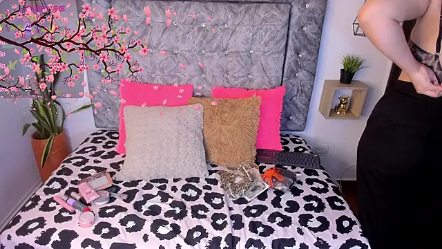 Snapshot of Seraphyne666 chatting on October 2025 12:51:01 PM Seraphyne666 online show from October 2025 12:51:01 PM