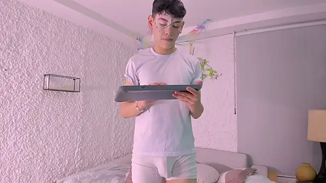zeus blaze online show from October 2025 04:34:01 AM