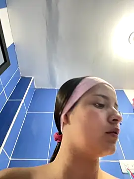 Mia jhoonson online show from November 2025 11:09:01 PM