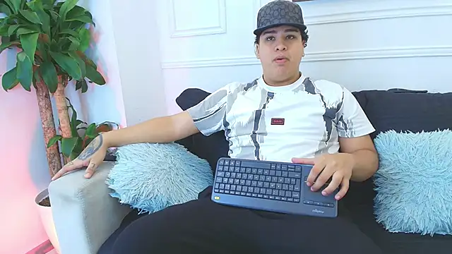 Naim Bennetsex online show from November 2025 06:19:01 PM