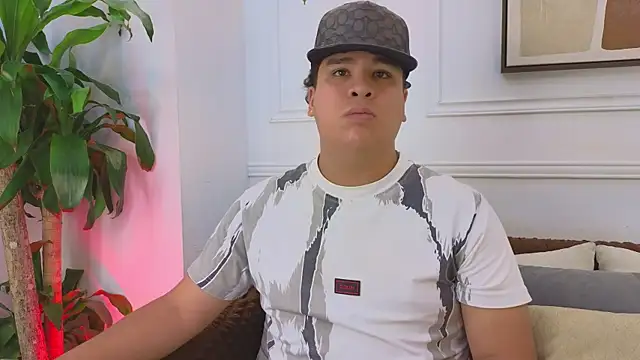 Naim Bennetsex online show from April 2026 06:22:01 PM