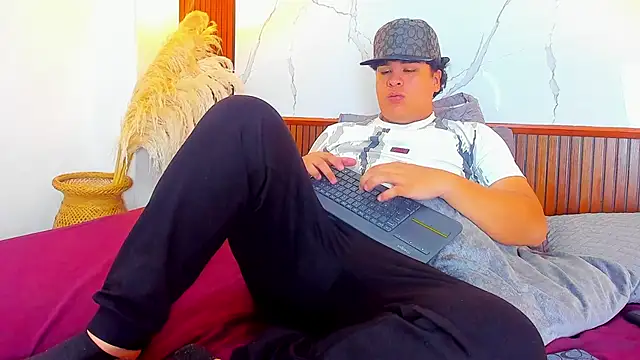 Naim Bennetsex online show from November 2025 04:00:01 PM