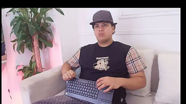 Naim Bennetsex online show from November 2025 06:33:01 PM