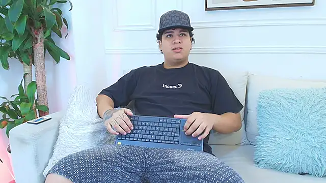 Naim Bennetsex online show from November 2025 06:34:01 PM