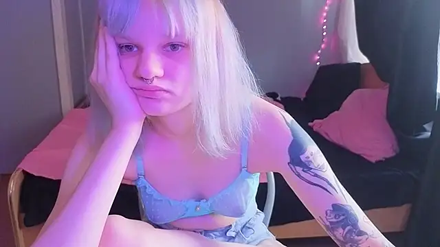 Elieiza xo online show from April 2026 09:16:02 AM