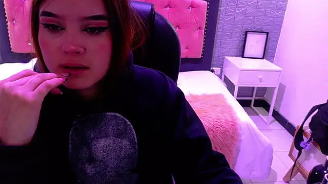 Natalie loffreda online show from October 2025 02:48:02 AM