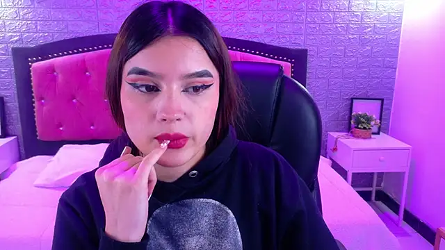 Natalie loffreda online show from November 2025 03:07:01 AM