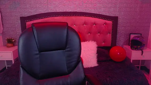 Natalie loffreda online show from February 2026 09:14:02 PM