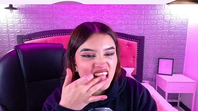 Natalie loffreda online show from September 2025 02:50:01 AM
