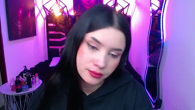 Snapshot of Natalie_loffreda chatting on May 2026 12:00:02 PM Natalie loffreda online show from May 2026 12:00:02 PM