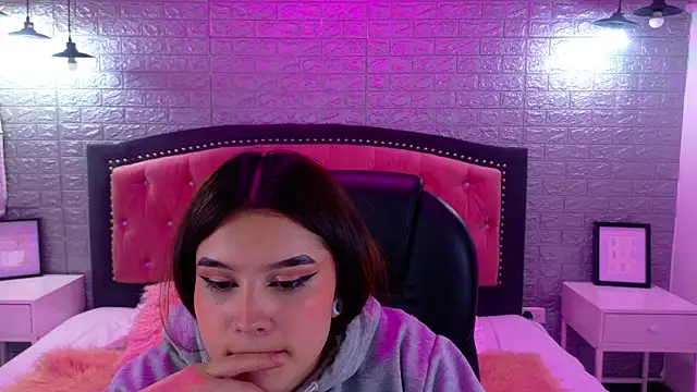Natalie loffreda online show from September 2025 03:00:02 AM