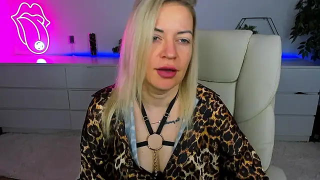 Snapshot of Anna_Snows chatting on October 2025 05:42:02 AM Anna Snows online show from October 2025 05:42:02 AM