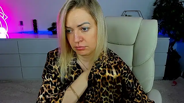 Anna Snows online show from October 2025 05:39:02 AM