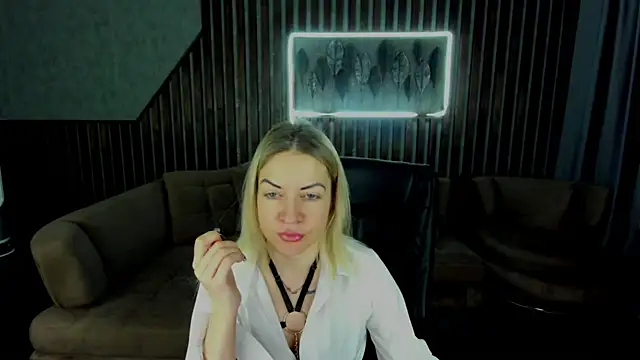 Anna Snows online show from December 2025 06:36:01 AM