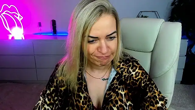 Snapshot of Anna_Snows chatting on September 2025 06:42:01 PM Anna Snows online show from September 2025 06:42:01 PM