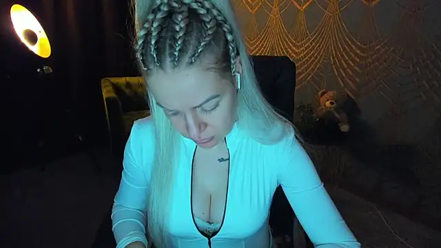 Anna Snows online show from April 2026 04:52:02 PM