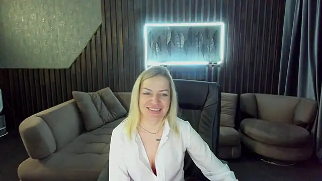 Snapshot of Anna_Snows chatting on October 2025 06:19:01 PM Anna Snows online show from October 2025 06:19:01 PM