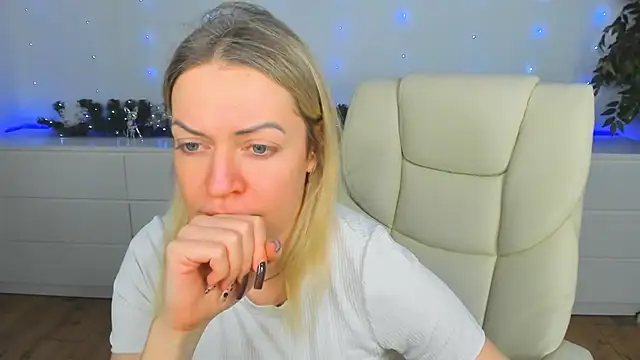 Anna Snows online show from December 2025 07:09:02 PM