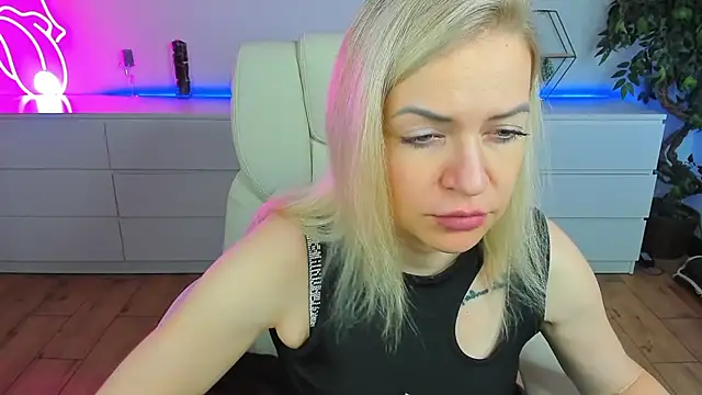 Snapshot of Anna_Snows chatting on September 2025 12:05:01 PM Anna Snows online show from September 2025 12:05:01 PM