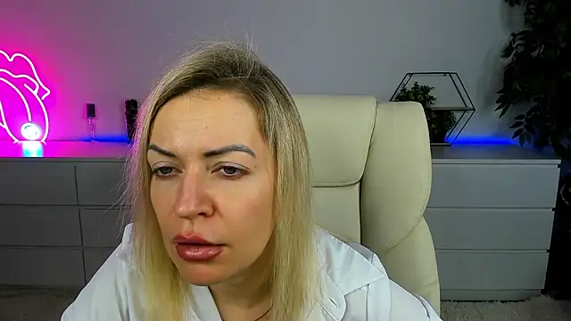 Anna Snows online show from October 2025 06:34:02 AM