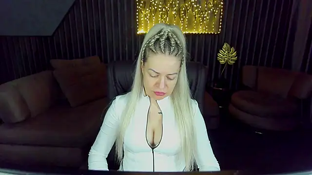 Anna Snows online show from April 2026 05:32:01 AM