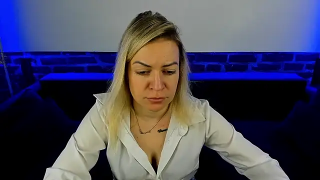 Anna Snows online show from October 2025 05:39:01 AM