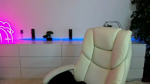 Anna Snows online show from October 2025 06:34:01 AM